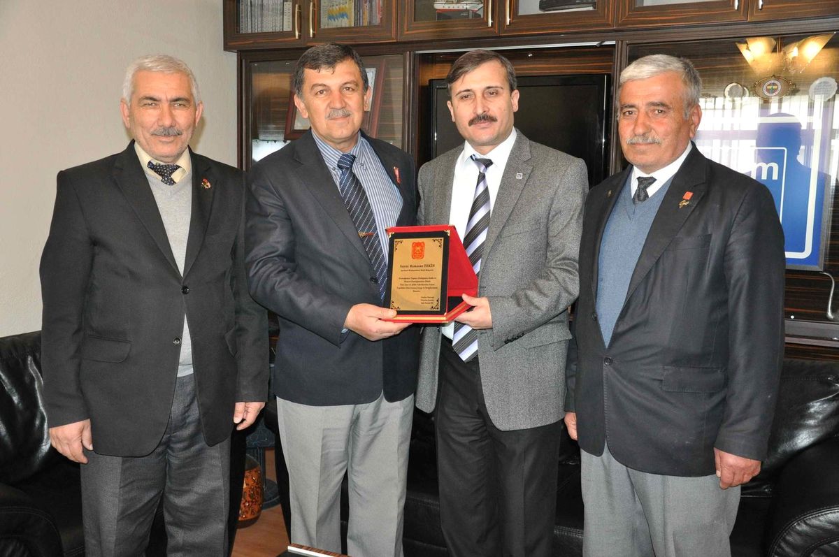 Gaziler Derneği\'nden, Tekin\'e Teşekkür Plaketi