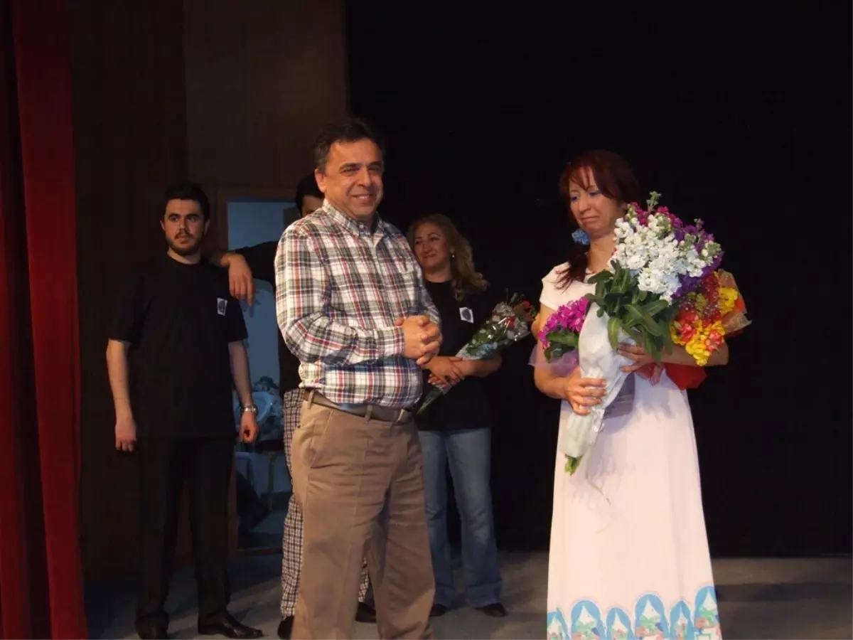 İstanbul'da Aydın Şivesiyle Tiyatro Oyunu