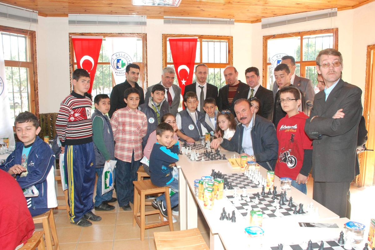 İzmit\'te Satranç Hızla Yayılıyor