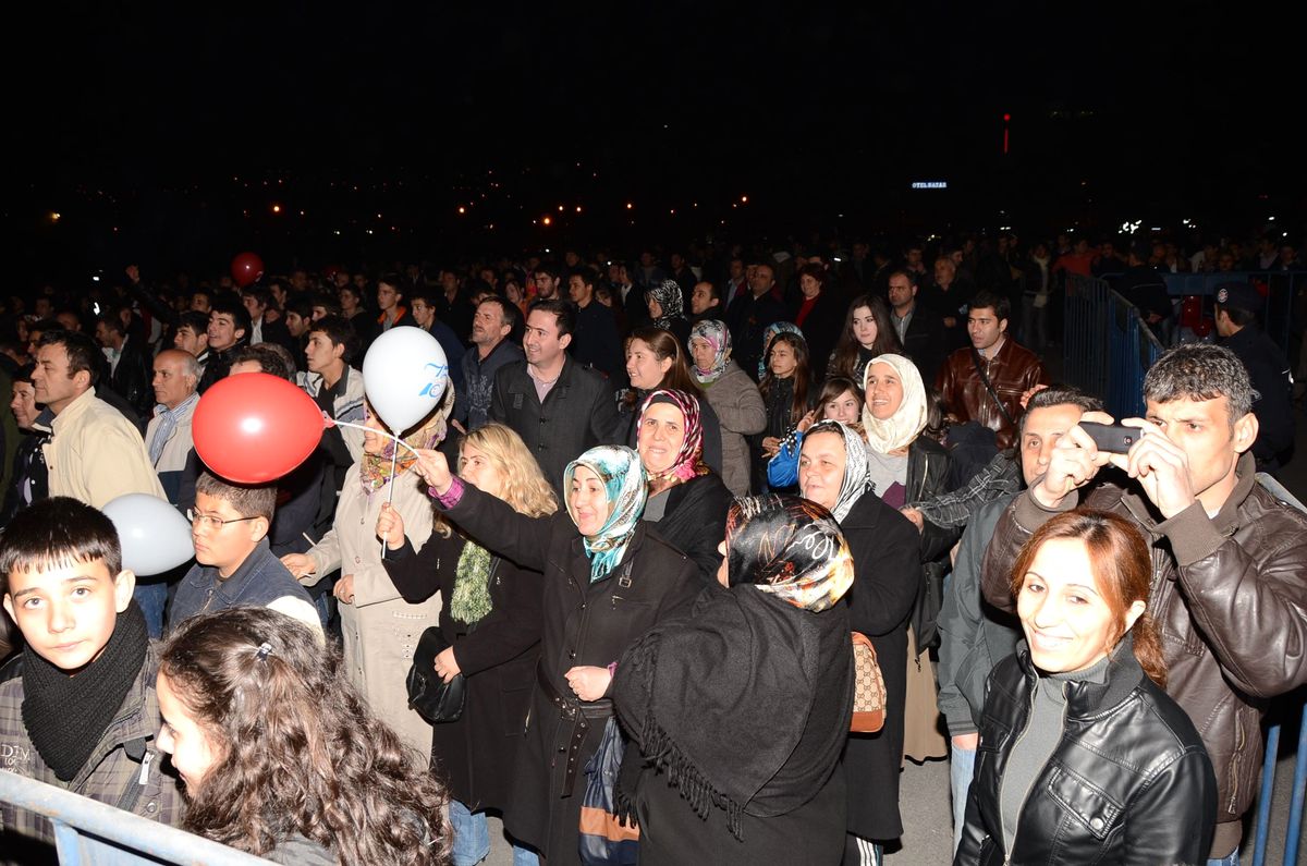 Karabük Meral Azizoğlu ve Grup Pandora ile Coştu