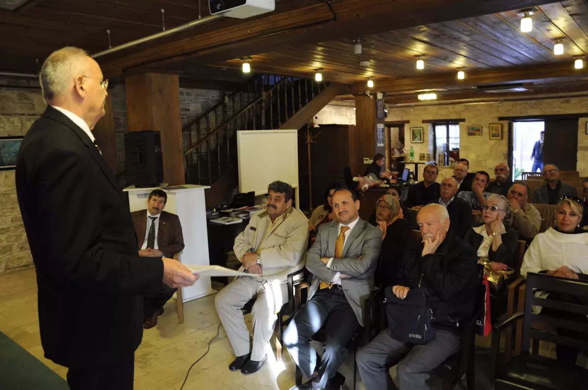 Kuşadası Türk Ocağı'ndan Denktaş Konferansı