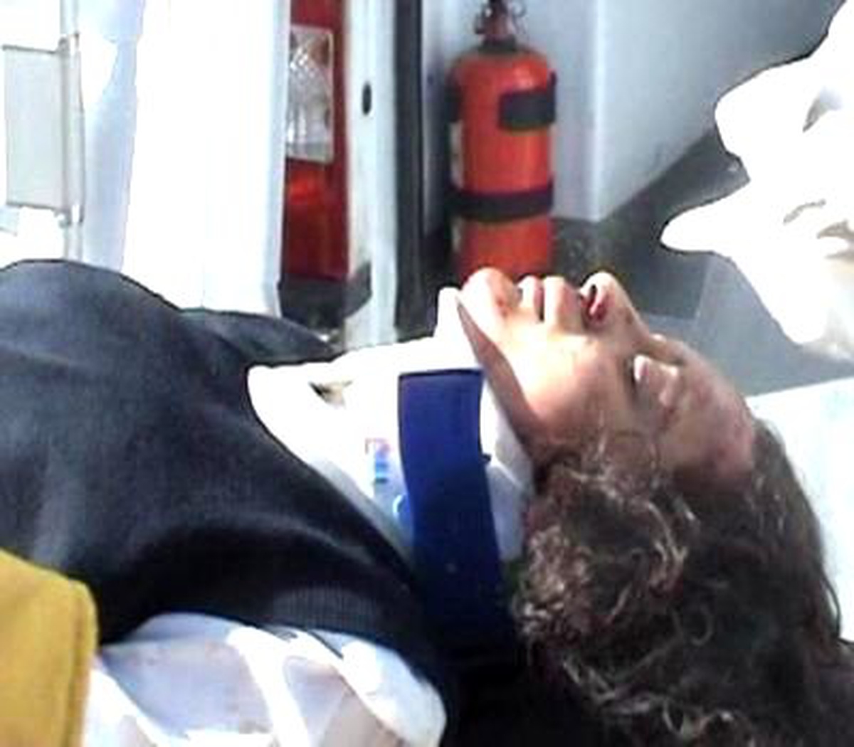 Liseli Kız, 20 Metre Yükseklikten Kayalıklara Atladı