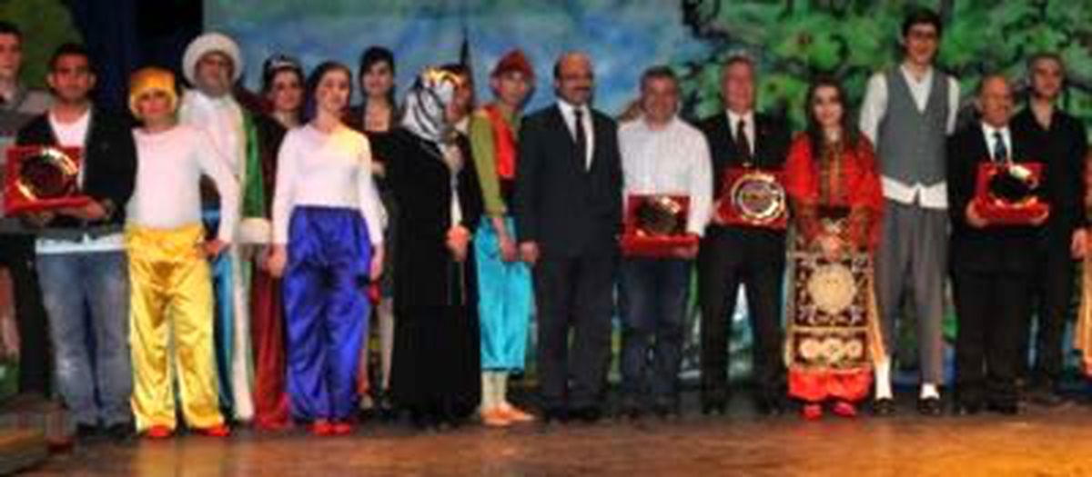 Liselilerin Tiyatrosunda Protokol da Rol Aldı