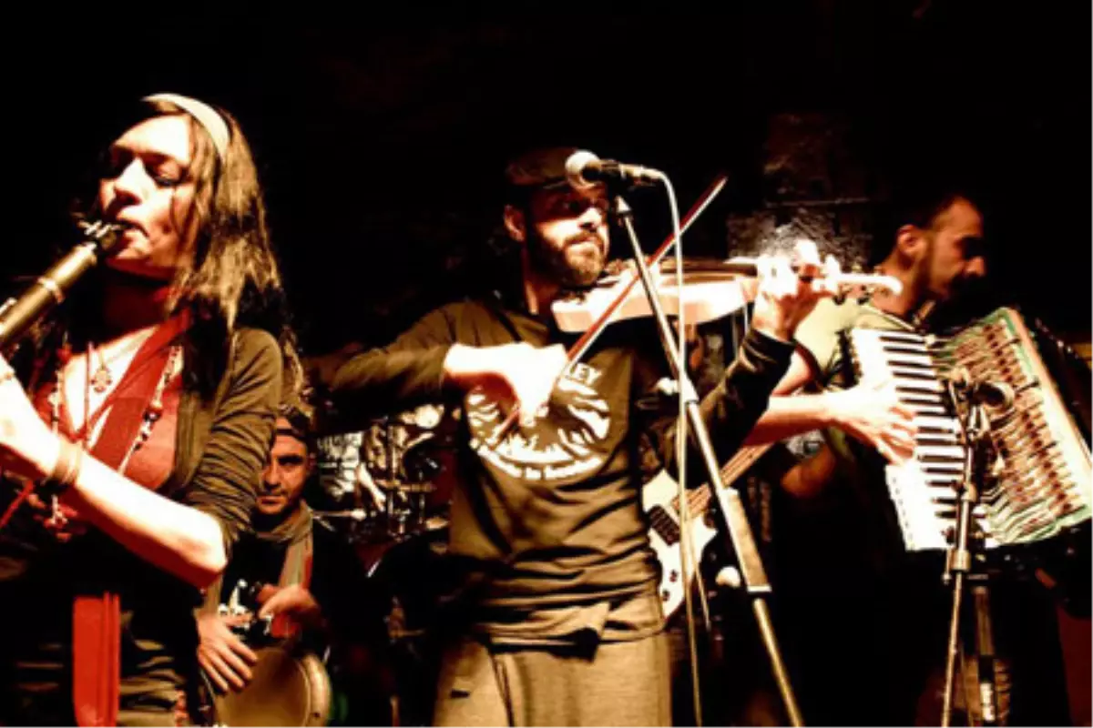 Luxus 7 Nisan\'da İstanbul Live\'da