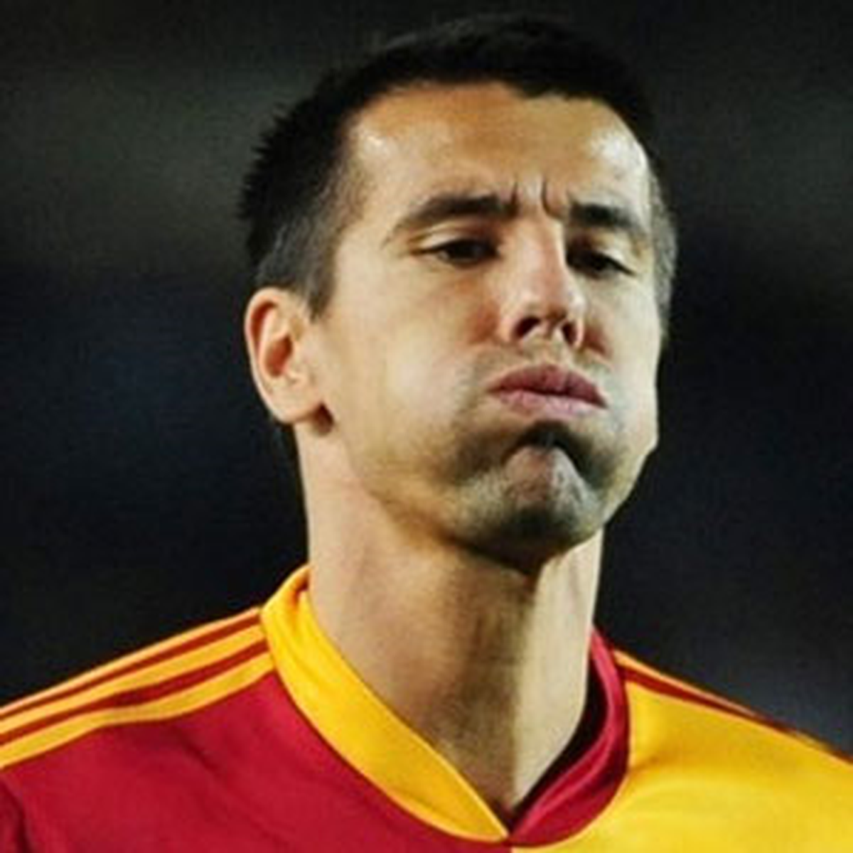 Milan Baros\'un Burnu Kırıldı