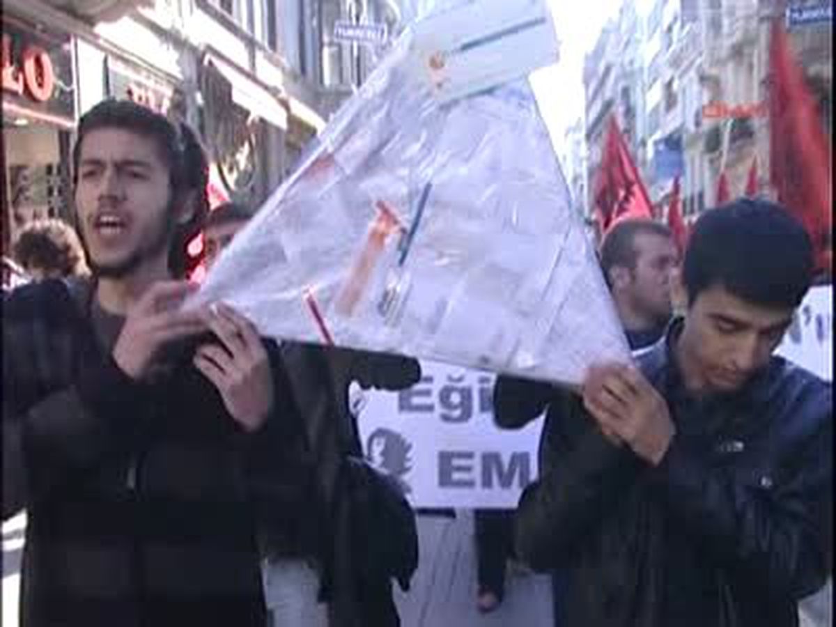 Öğrencilerden Tabutlu Ygs Protestosu