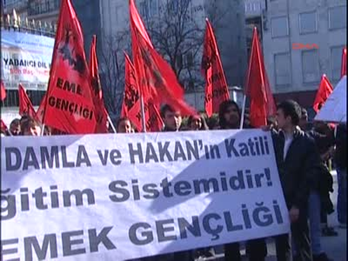 Öğrencilerden Tabutlu Ygs Protestosu