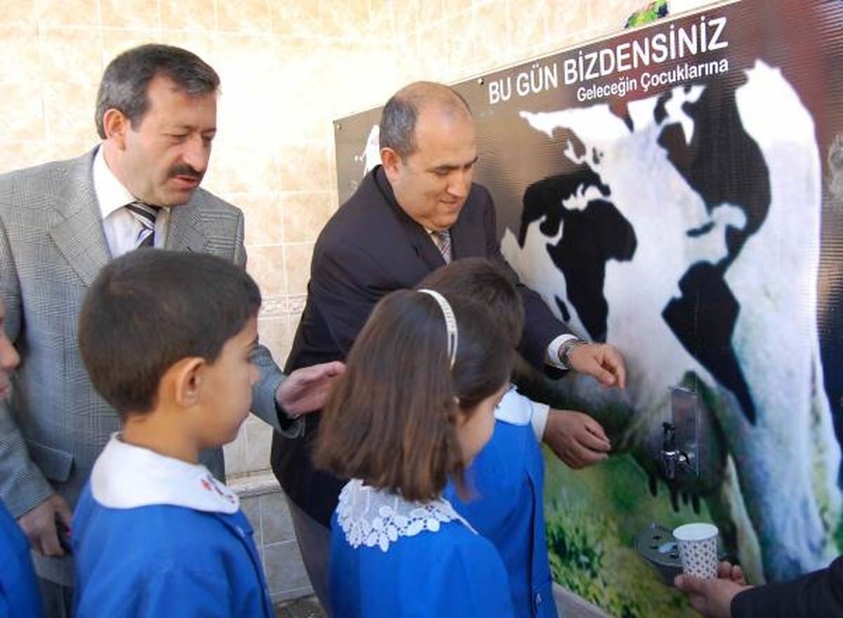 \'Okul Sütü\' Projesi Simav\'dan Başladı