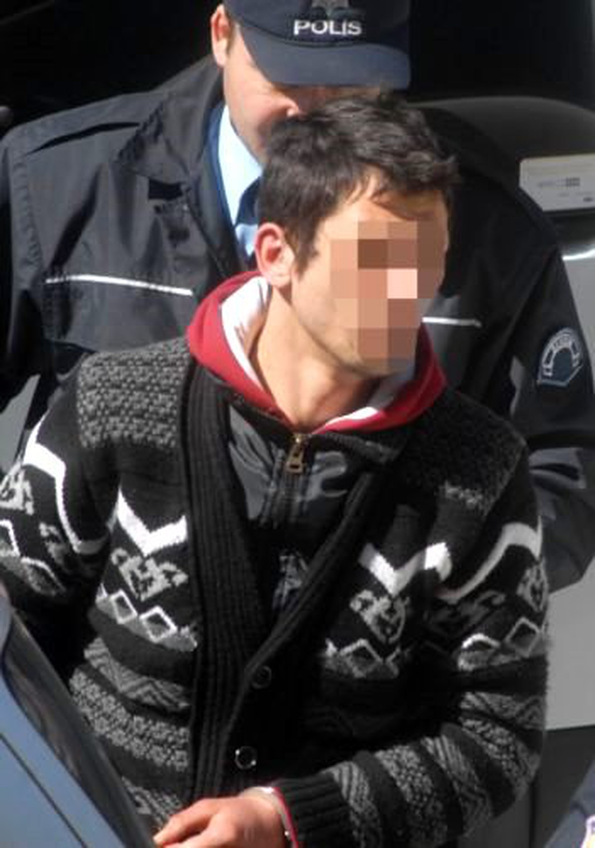 Polis Otosunun Aynasını Kırdığı İleri Sürülen Genç Gözaltına Alındı