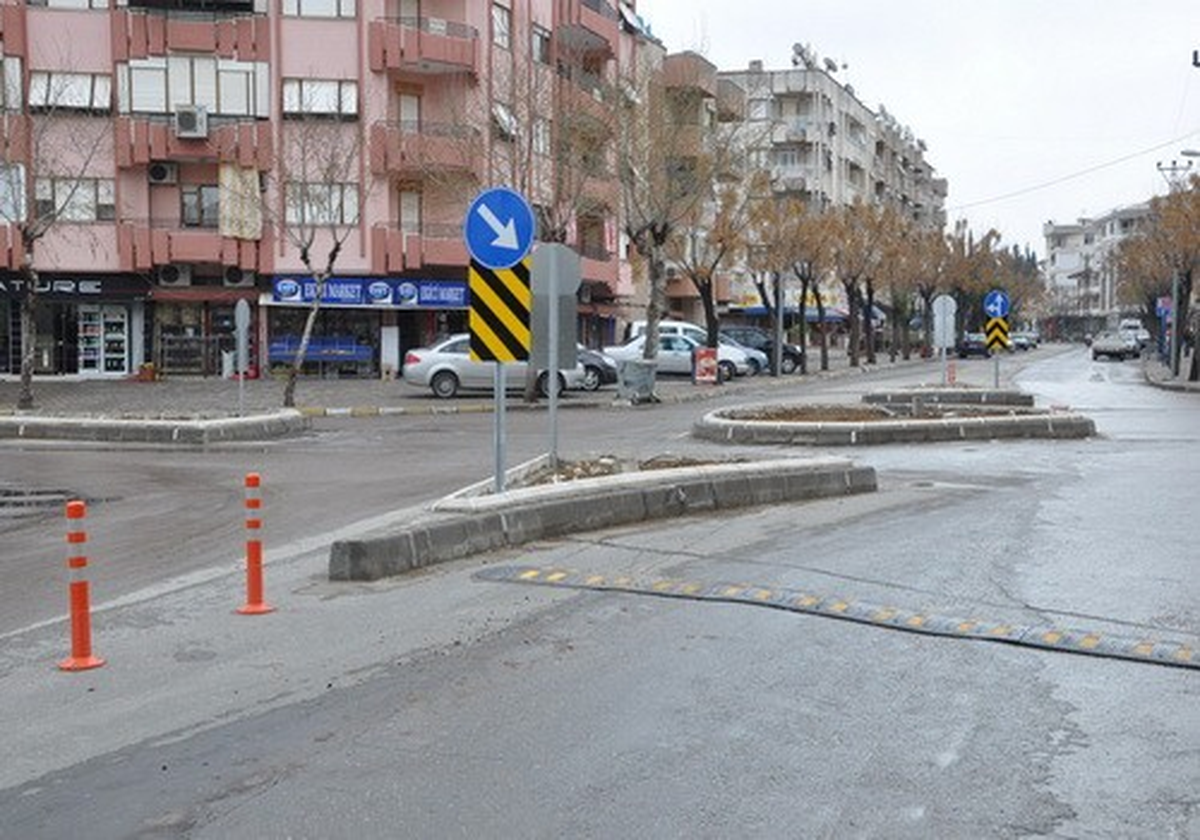 Salihli'de Kavşak Düzenleme Çalışmaları Sürüyor