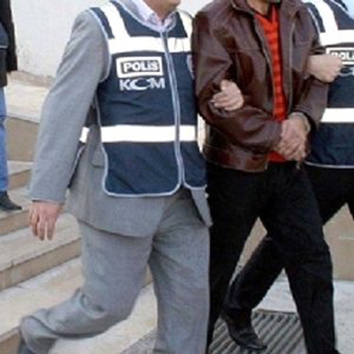 Şanlıurfa\'da Kaçak Elektriğe 13 Gözaltı