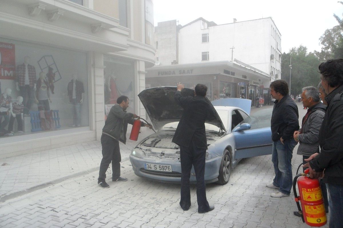 Seyir Halindeki Otomobil Alev Aldı