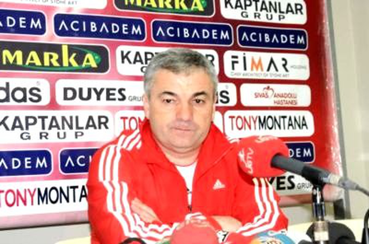Sivasspor Teknik Direktörü Çalımbay Açıklaması