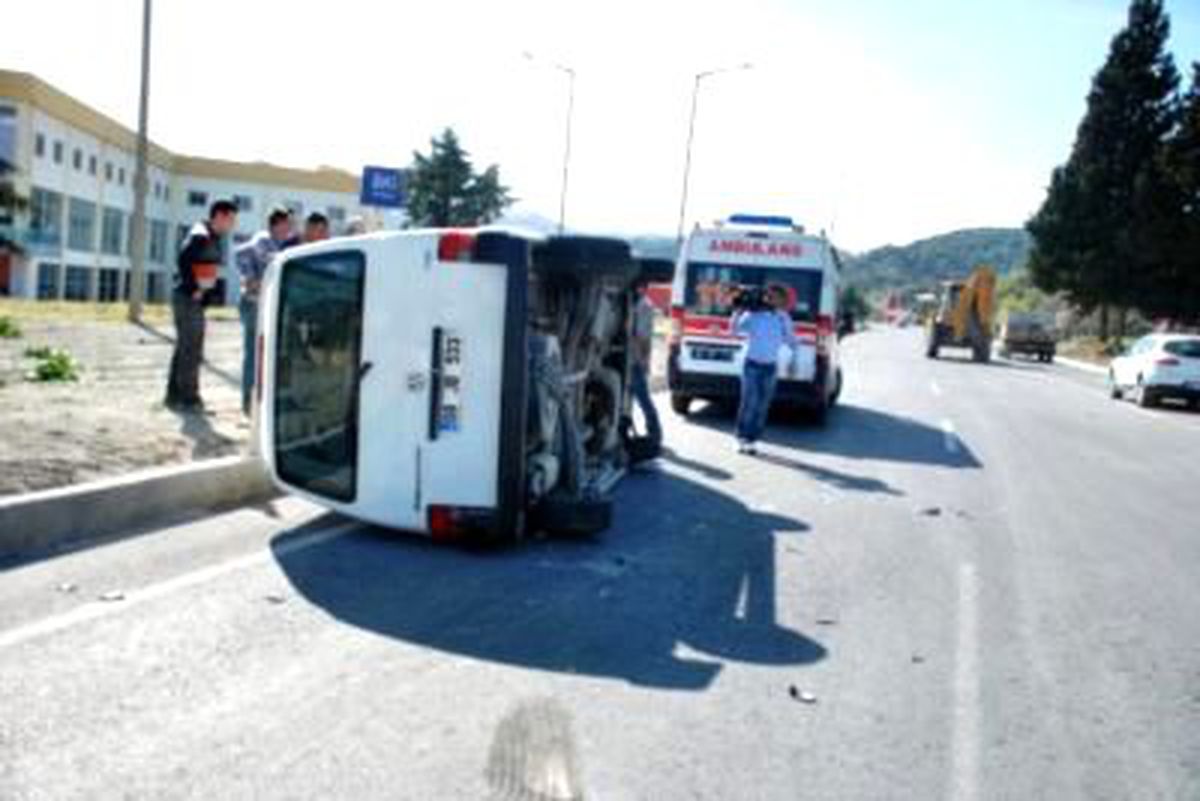 Söke'de Trafik Kazası: 2'si Alman 3 Yaralı