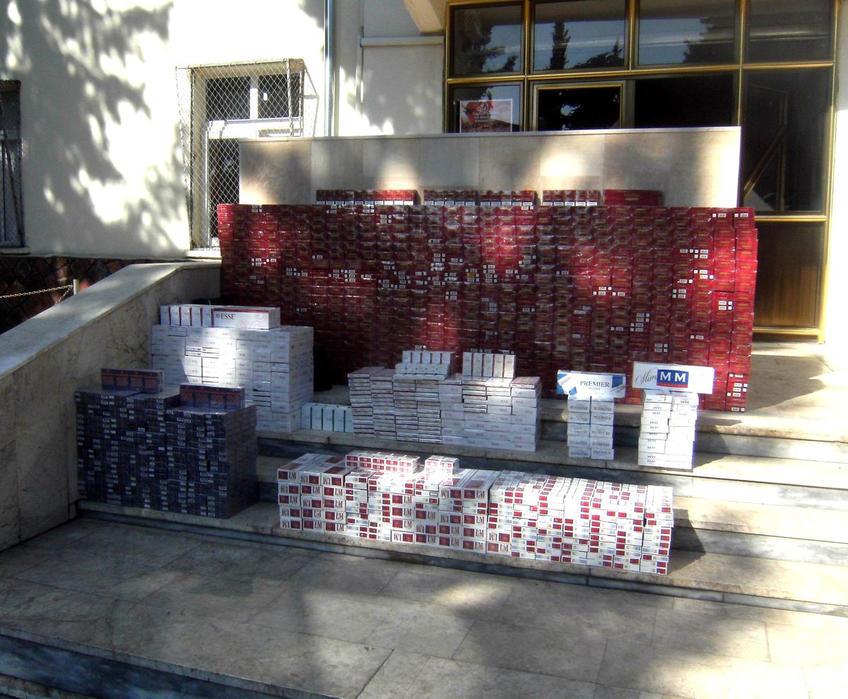 Tarsus\'ta 9 Bin 132 Paket Kaçak Sigara Ele Geçirildi