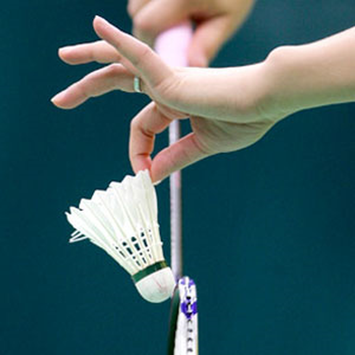 Taş Atan Eller Raket Tutuyor