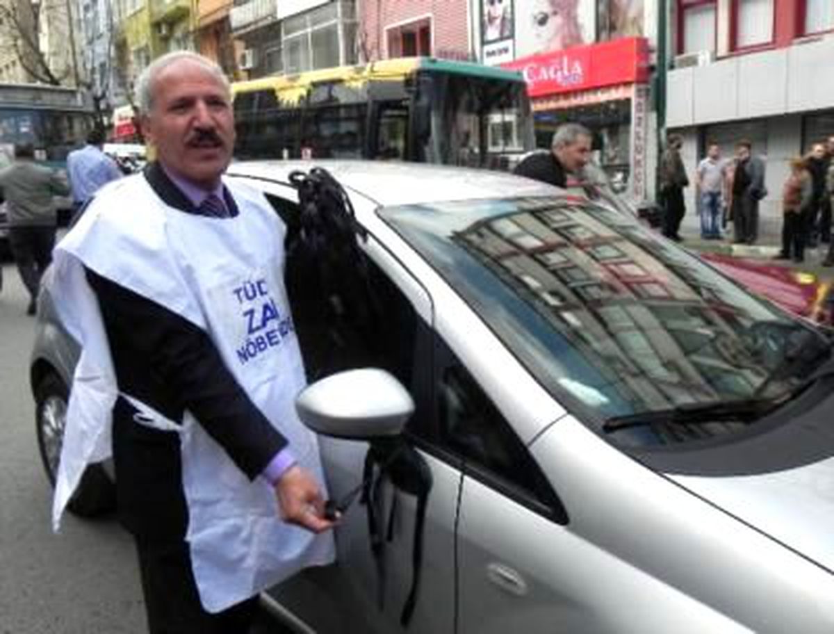 Tüketiciler Zamları Siyah Kurdele ile Protesto Etti