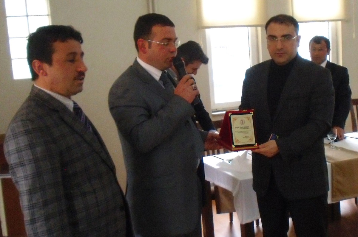 15 Yıllık Yaraya Merhem Oldu, Esnaf Plaket Verdi…