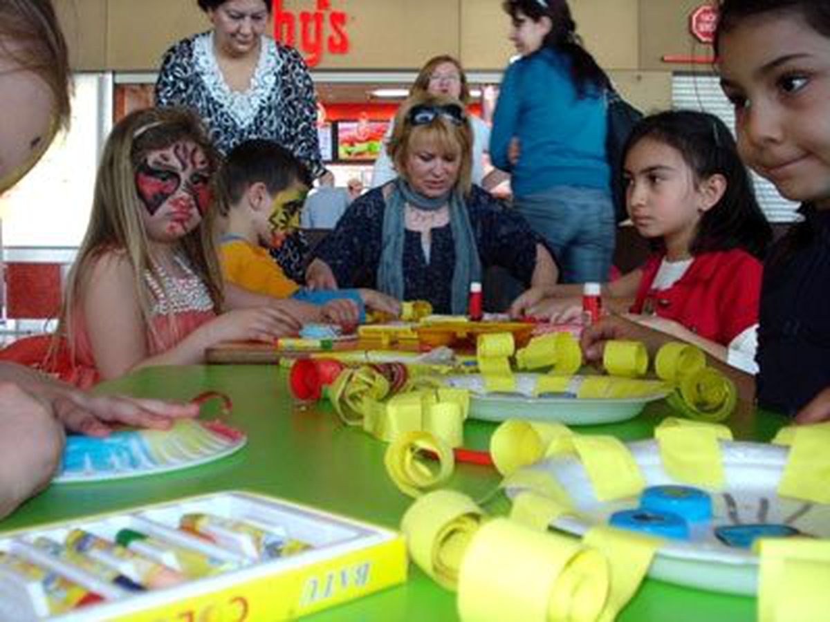Asmaçatı'da Alışveriş ve Eğlence Bir Arada