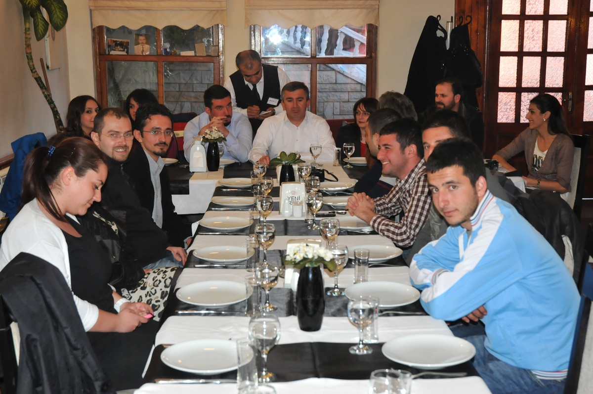 Başkan Fikret Albayrak Gençlerle Bir Araya Geldi