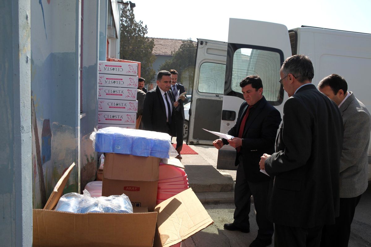 Bolu Belediyesi\'nden Okullara Yardım