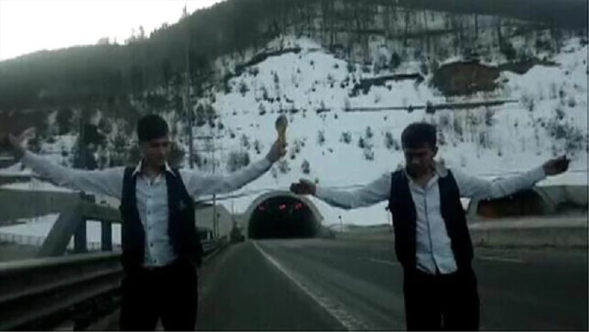 Bolu Dağı Tüneli\'nin Önünde Ankara Havası