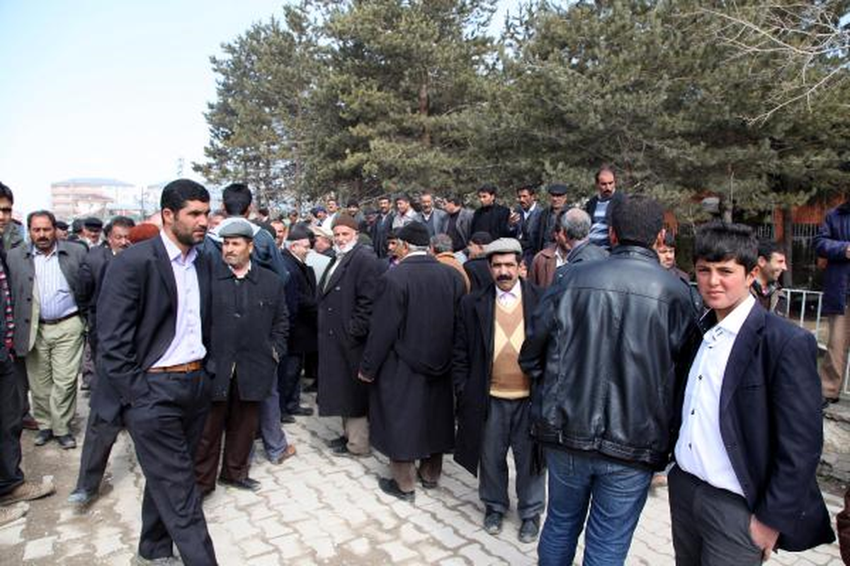 Depremzede Köylülerin Yem Parası İsyanı
