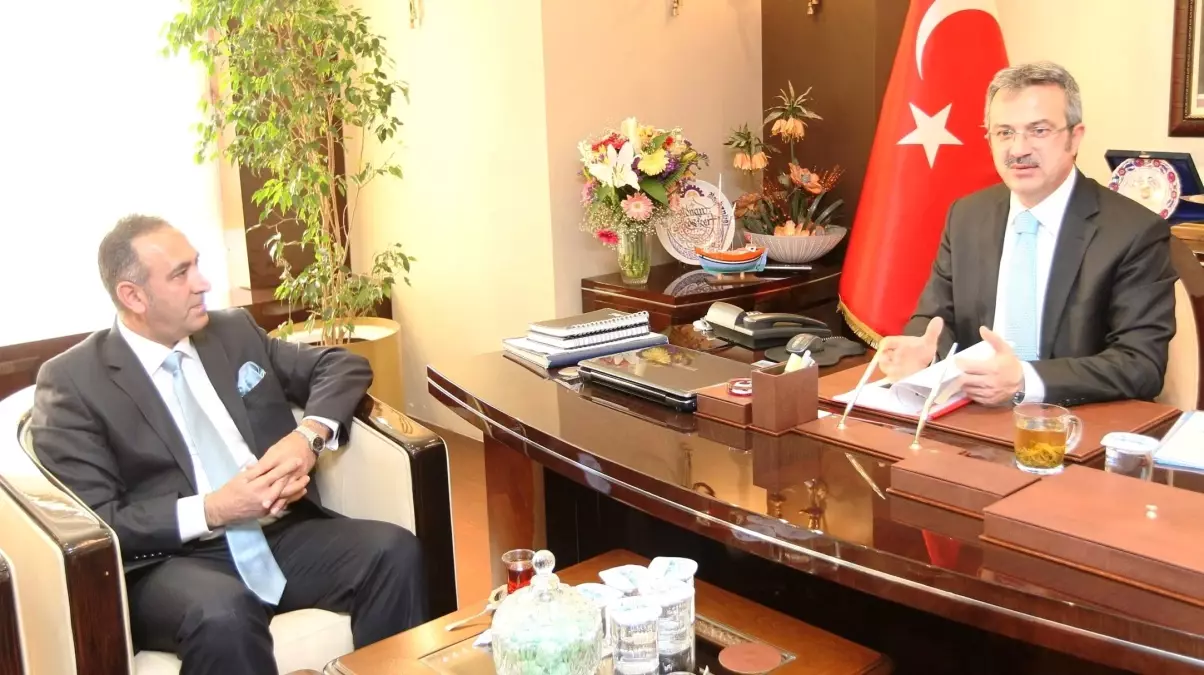 Dernekler Birliği\'nden Başkan Köşker\'e 12 Yıldız Kutlaması