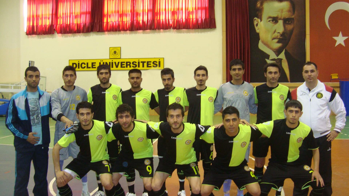 Dü Futsal Ekibi Liderliğe Yükseldi