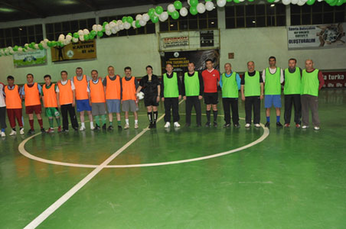 Futbol Turnuvası\'nda Formalar Dağıtıldı