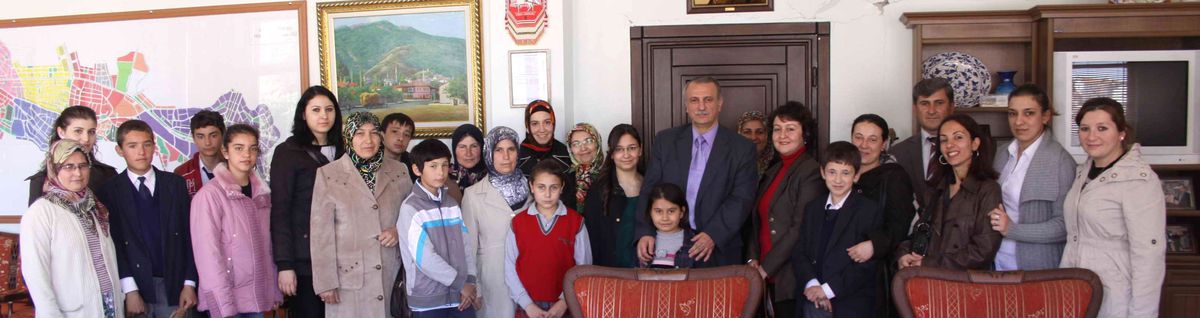 Hanımlardan Başkana Çiçekli Teşekkür
