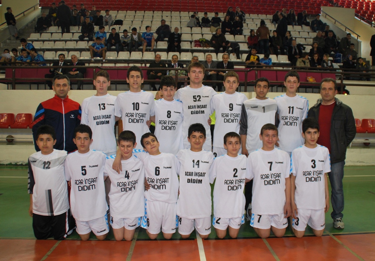Hentbol Turnuvasını Tekkeköy İlköğretim Okulu Kazandı