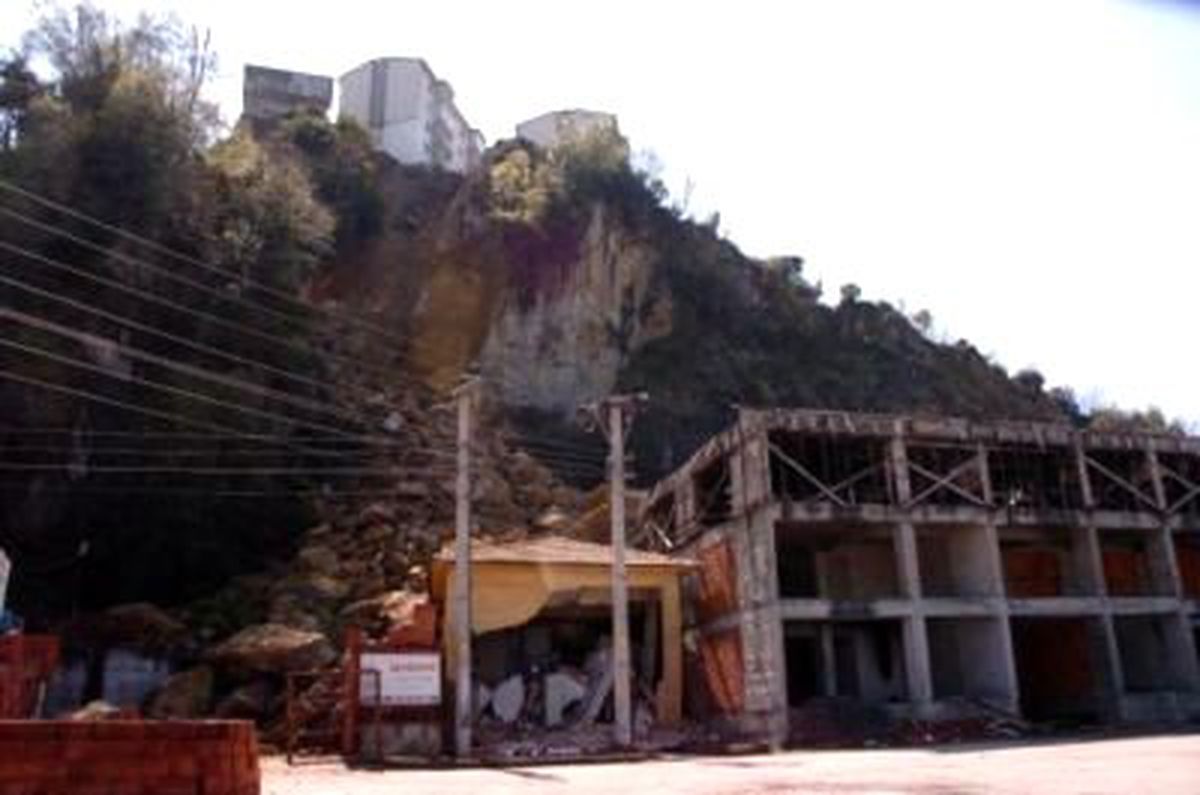 Heyelana Kireç Ocağının Yol Açtığı İddiası