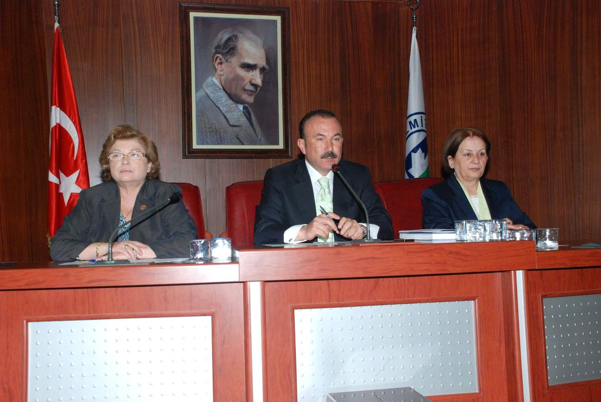 İzmit Belediyesi\'nin Faaliyet Raporu Onaylandı