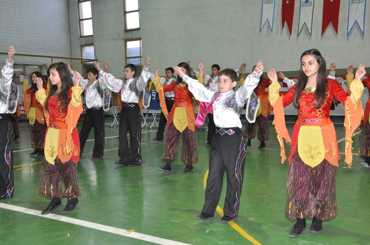 Kartepe Futbol Turnuvası\'nda Formalar Dağıtıldı