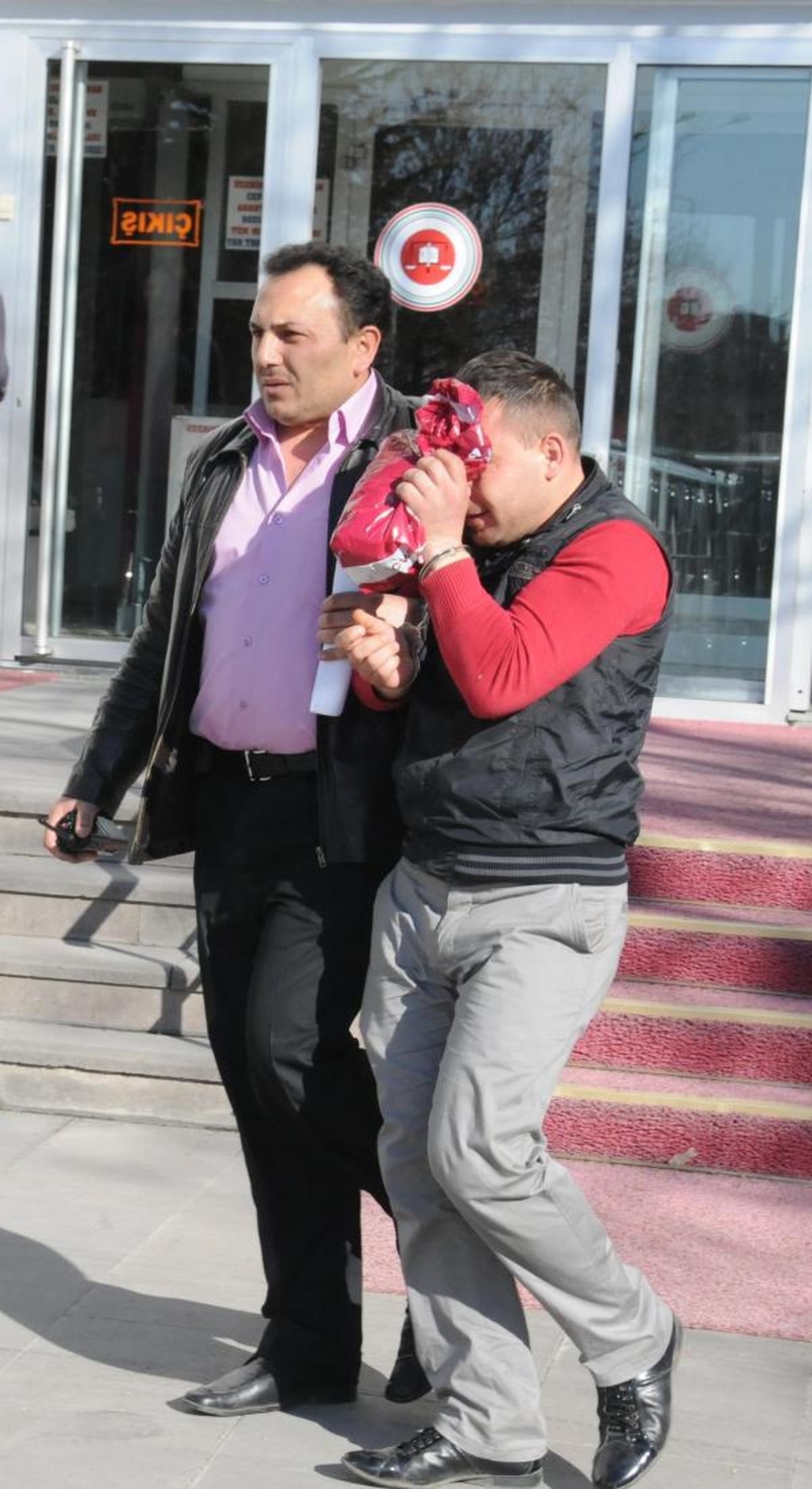 Kız Öğrencileri Tacizden Tutuklandı
