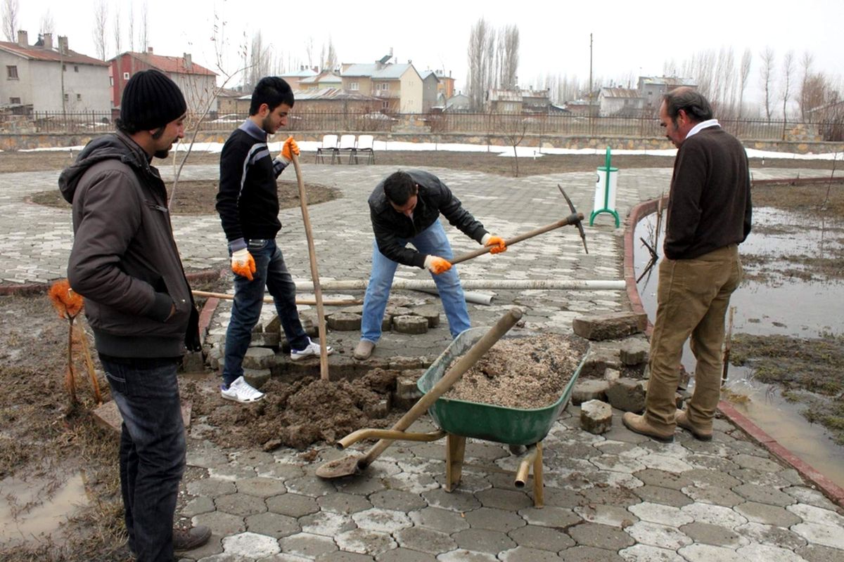 Öğrenciler Drenaj Çalışması Yaptı