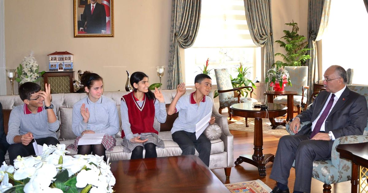 Öğrenciler Vali Daşöz ile Röportaj Yaptı