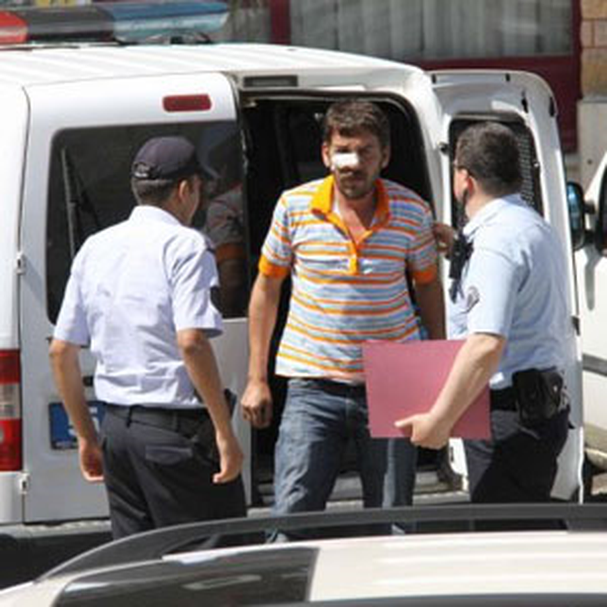 Otomobiliyle Polisten Kaçan Zanlı, Kaza Yapınca Yakalandı
