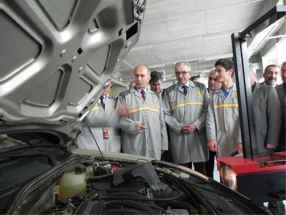 Oyak Renault\'tan, Otomotiv Lisesine 5 Laboratuvar Desteği