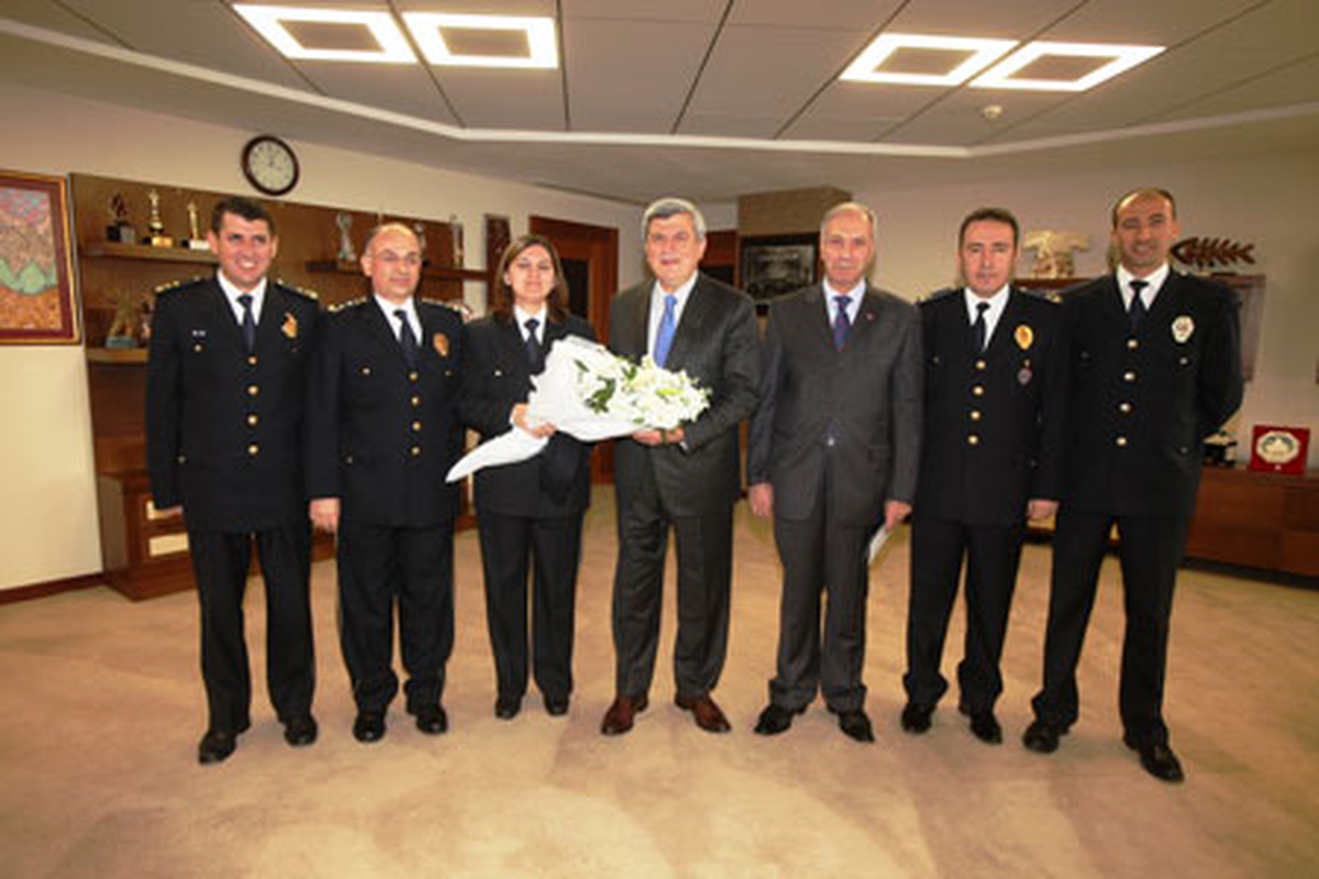 Polisimizi Seviyoruz ve Güveniyoruz
