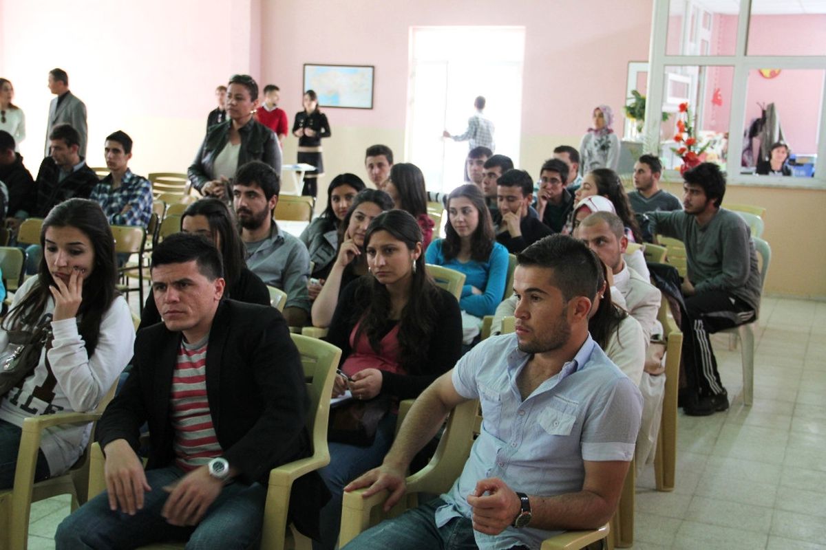 Sarıgöl\'de "Meslek Etiği ve Lisanslı Bürolar" Paneli