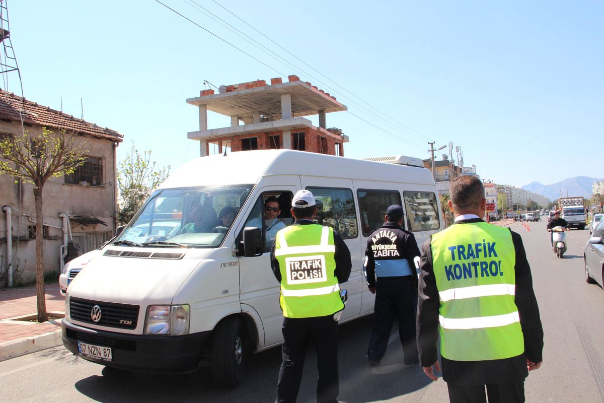 Servis Araçları Denetleniyor