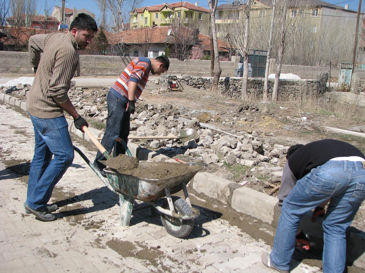 Sorgun Belediyesi Bozuk Yollara Bakım Çalışmasına Başladı