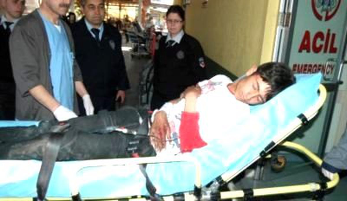 Tarım İşçilerini Taşıyan Kamyonet Dereye Uçtu: 8 Yaralı