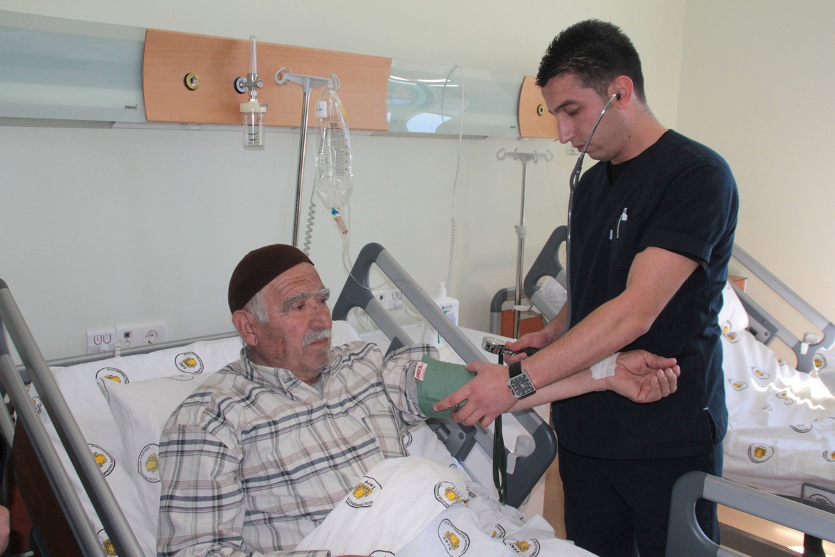 Tıkalı Şah Damarları Anjiyo ile Açıldı, Bir Günde Taburcu Oldu