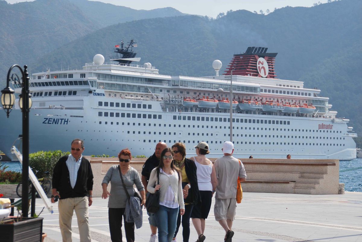 Turizm Sezonu Dev Yolcu Gemisiyle Açıldı