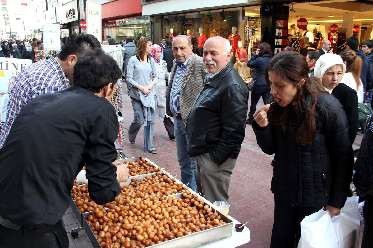 Türkeş Anısına Lokma Dağıtıldı