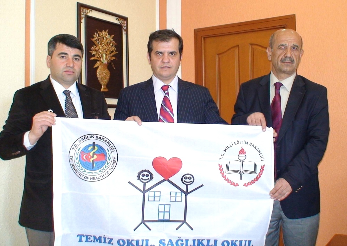 Yerköy Kaymakamı Gale\'den Beyaz Bayrak Alan Okula Teşekkür