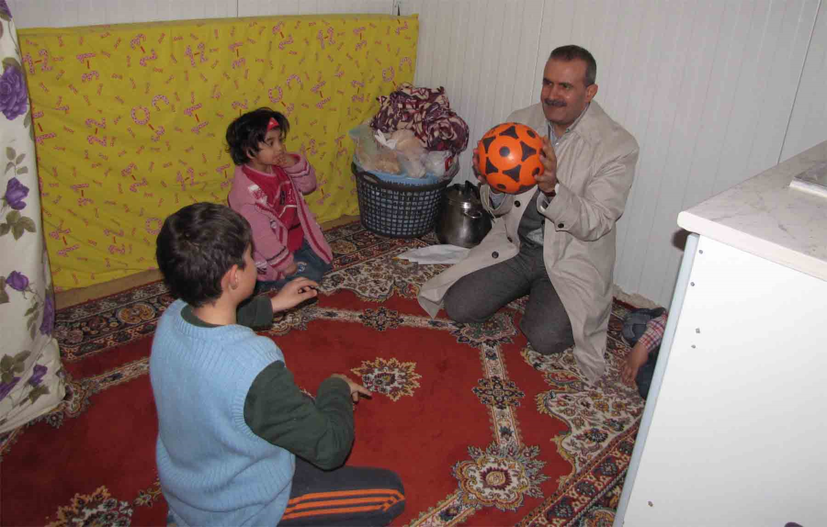 AK Parti Van Milletvekili Burhan Kayatürk\'ten Konteynır Kent Ziyareti